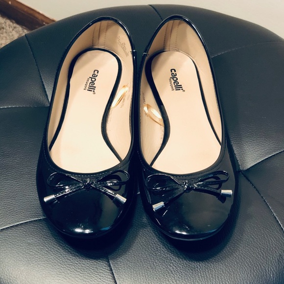 Women’s Capelli New York Flats - Picture 1 of 5